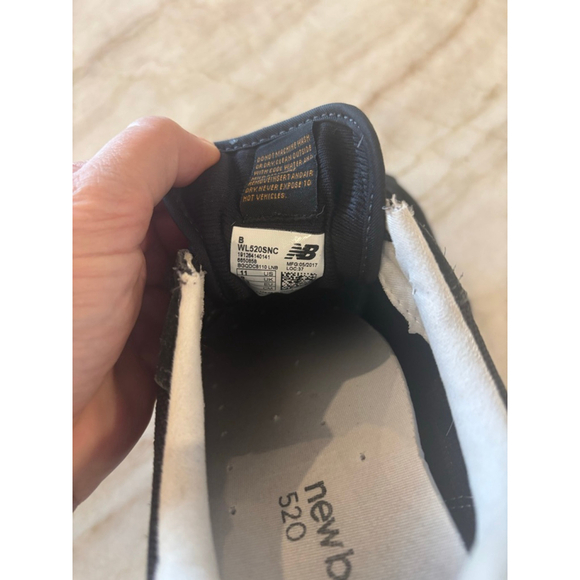 Women's New Balance 520 Sneakers Size 11 Black Rose Gold - Picture 8 of 9